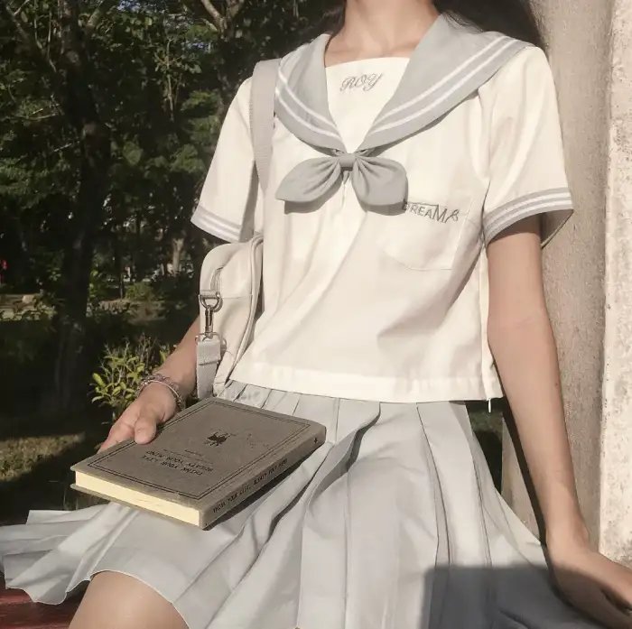 两极对立